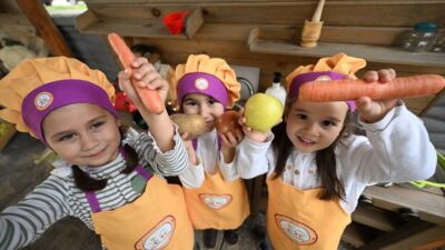 - Düzce'de "Aile Yılı" dolayısıyla hayata geçirilen "Geçmişin İzini Sürüyoruz"