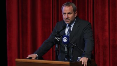 - Kale Grubu Yönetim Kurulu Başkan Vekili Osman Okyay:
- "Onurlu