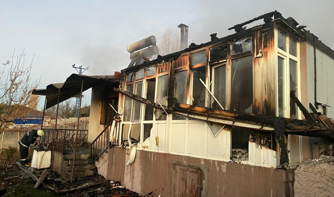 ÇORUM (AA) – Çorum'un Alaca ilçesinde ahşap evde çıkan yangın