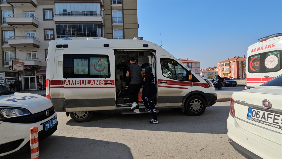 ÇORUM (AA) – Çorum'da apartman girişine park edilen motosikletin yanması