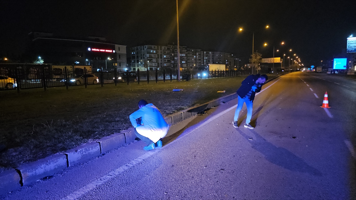 ÇORUM (AA) – Çorum'da yolun karşısına geçmeye çalışırken tırın çarpması