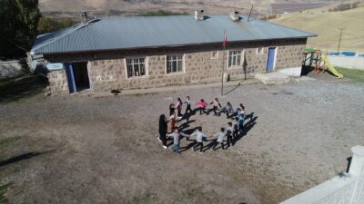 - Muş'a 35 kilometre mesafedeki Dumlusu köyünde görevli Osmaniyeli sınıf