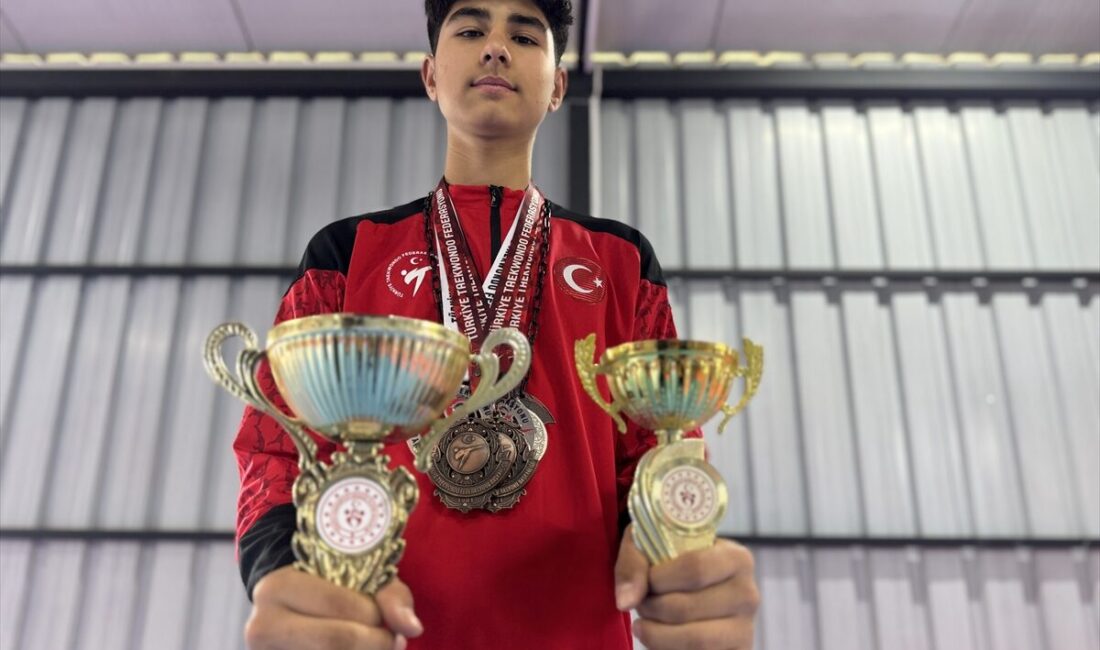 - 6 Şubat depremlerinde kaybettiği babasının yönlendirmesiyle başladığı tekvandoda milli