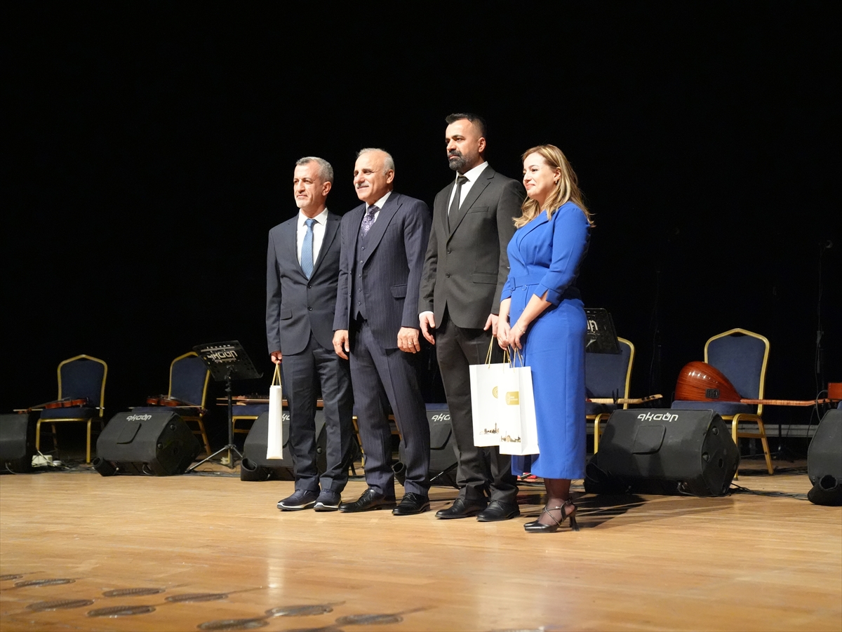 DİYARBAKIR (AA) – Diyarbakır'da 24 Kasım Öğretmenler Günü dolayısıyla düzenlenen