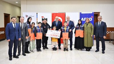 DİYARBAKIR (AA) – Diyarbakır'da Gazze'ye yardım kampanyası kapsamında toplanan 24