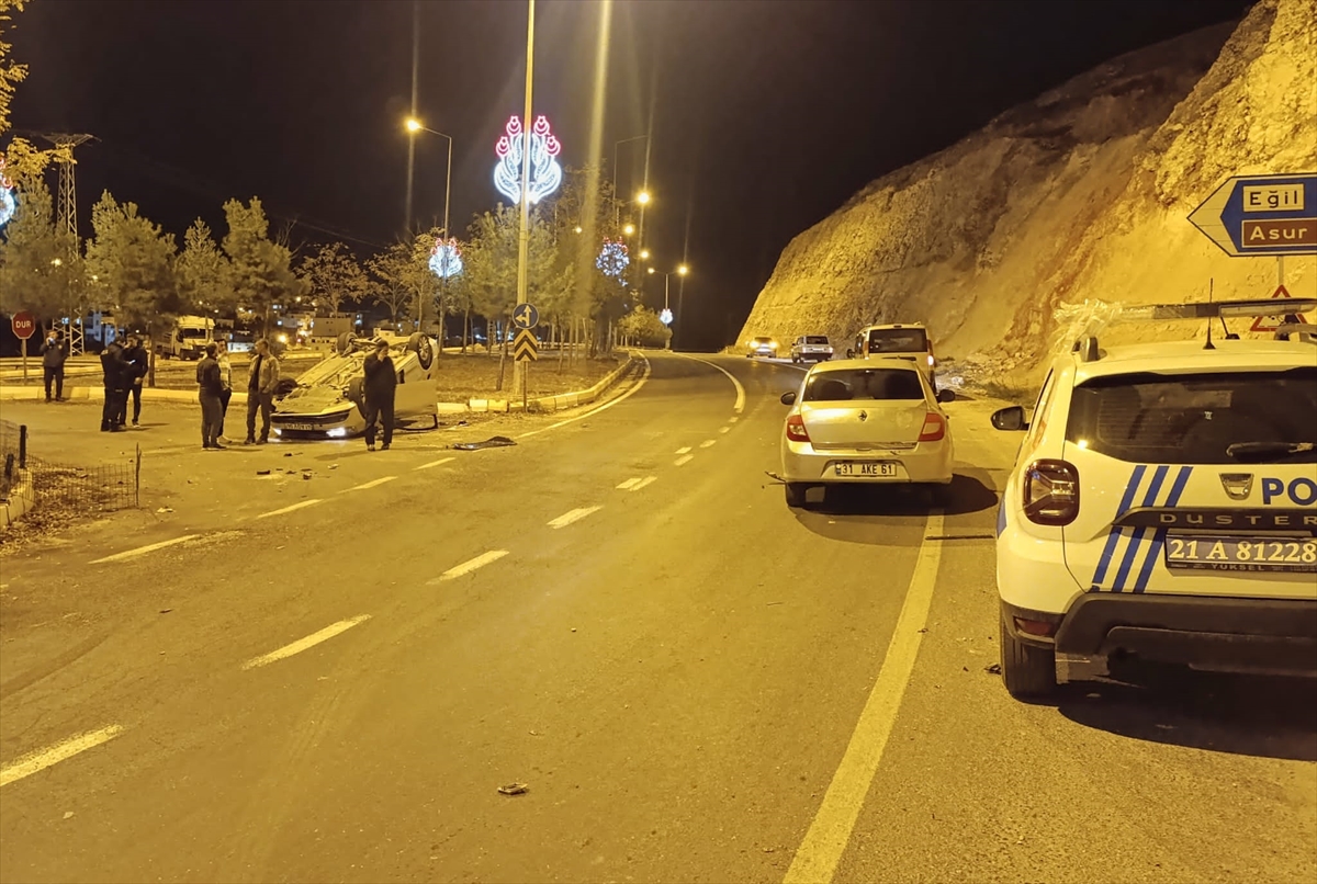 DİYARBAKIR (AA) – Diyarbakır'ın Eğil ilçesinde iki otomobilin çarpışması sonucu