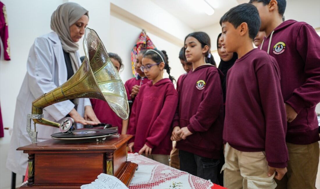 - Kayapınar ilçesindeki 500 Evler İlkokulu'nda öğrenciler, Türkiye Yüzyılı Maarif