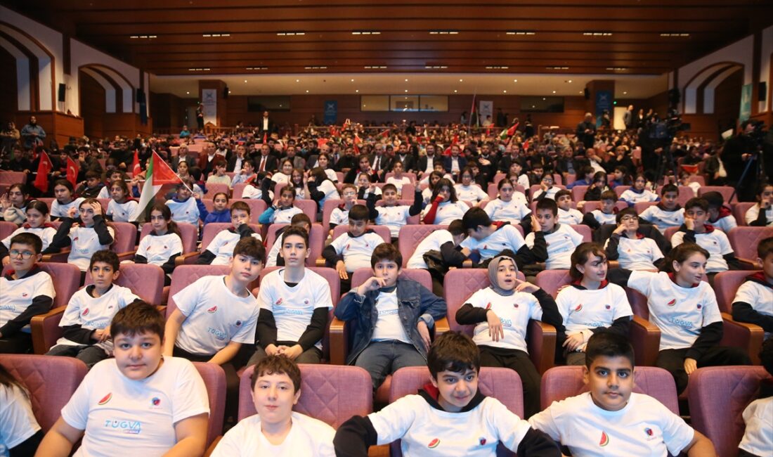 - TÜGVA Genel Başkanı İbrahim Beşinci:
- "Gençlerimizin kitap kurdu yarışmamıza