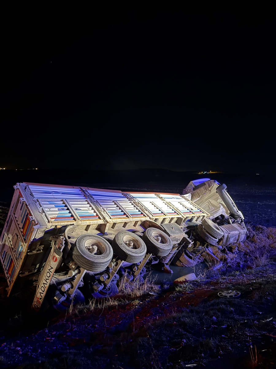 DİYARBAKIR (AA) – Diyarbakır'ın Çınar ilçesinde 5 aracın karıştığı zincirleme