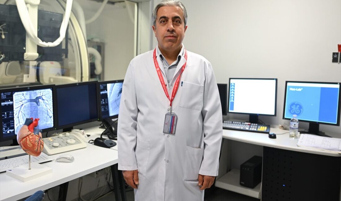 - Doğuştan kalbinde delik ve kas zayıflığı bulunan 25 yaşındaki