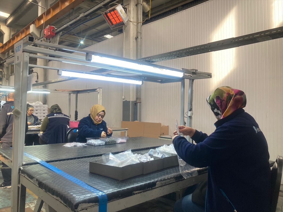 - Aldığı eğitimle temel iş uyum becerileri kazanan ve beyaz