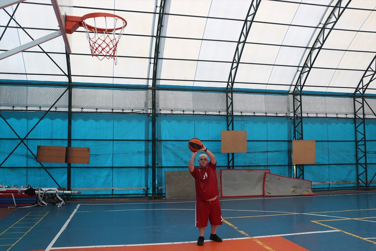 - Tekirdağ'da yaşayan down sendromlu 28 yaşındaki Ömer İbrahim Erdemir,