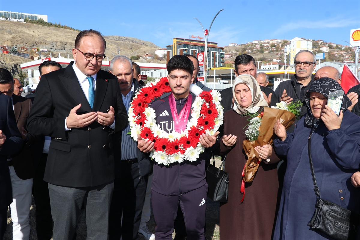 YOZGAT (AA) – Norveç'te düzenlenen Büyükler Dünya Halter Şampiyonası'nda altın