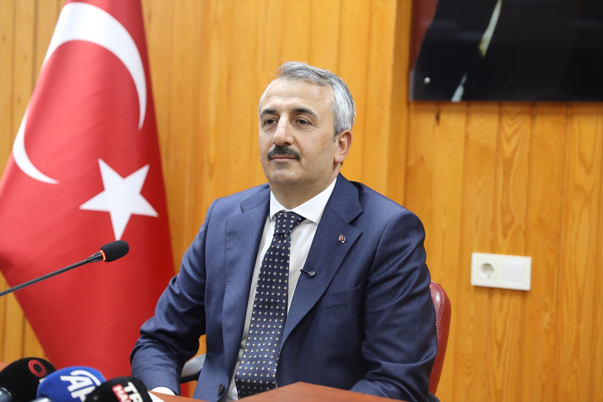 - Vali Yunus Sezer:
- "Şu anda ilimizde 500'e yakın restorasyon