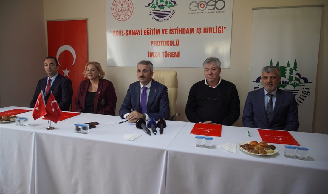 - Vali Yunus Sezer:
- "Öğrencilerin programı ve okullarını bitirince bulundukları