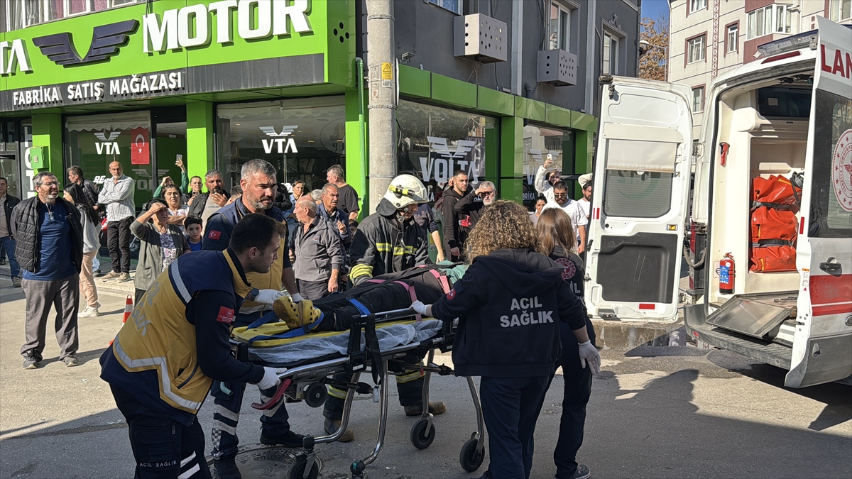 EDİRNE (AA) – Edirne'de otomobilin ekmek fırınına girdiği kazada 4