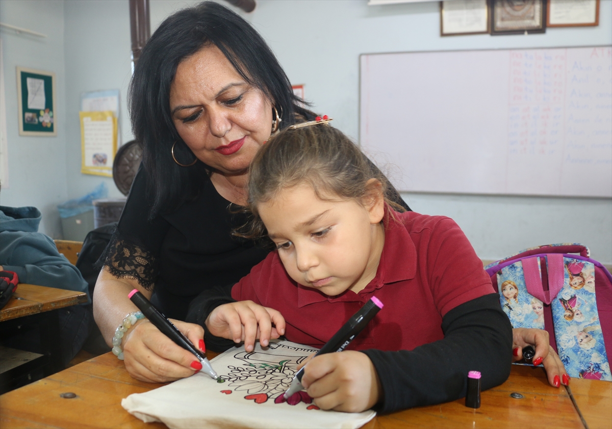 - Adana'da 2 yılda kırsal mahallelerdeki 19 okulu ziyaret eden