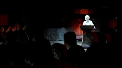 - "Sof kumaşının desenlerindeki zevkiselim ve dokumasındaki ustalık, onu 16.