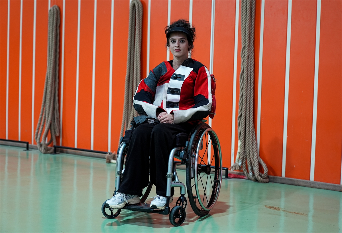 - İzmir'de 13 yıl önce üçüncü kattan düşerek tekerlekli sandalyeye