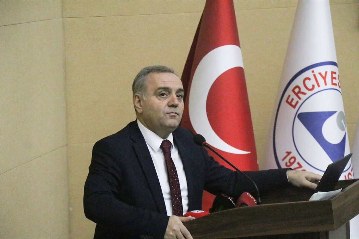 KAYSERİ (AA) – Erciyes Üniversitesince (ERÜ) düzenlenen "20. Yılında Yapay