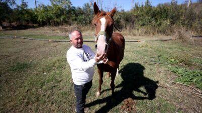 - Kemik kanseri nedeniyle bacağı ampute edilen Akman Akay, tedavisinin