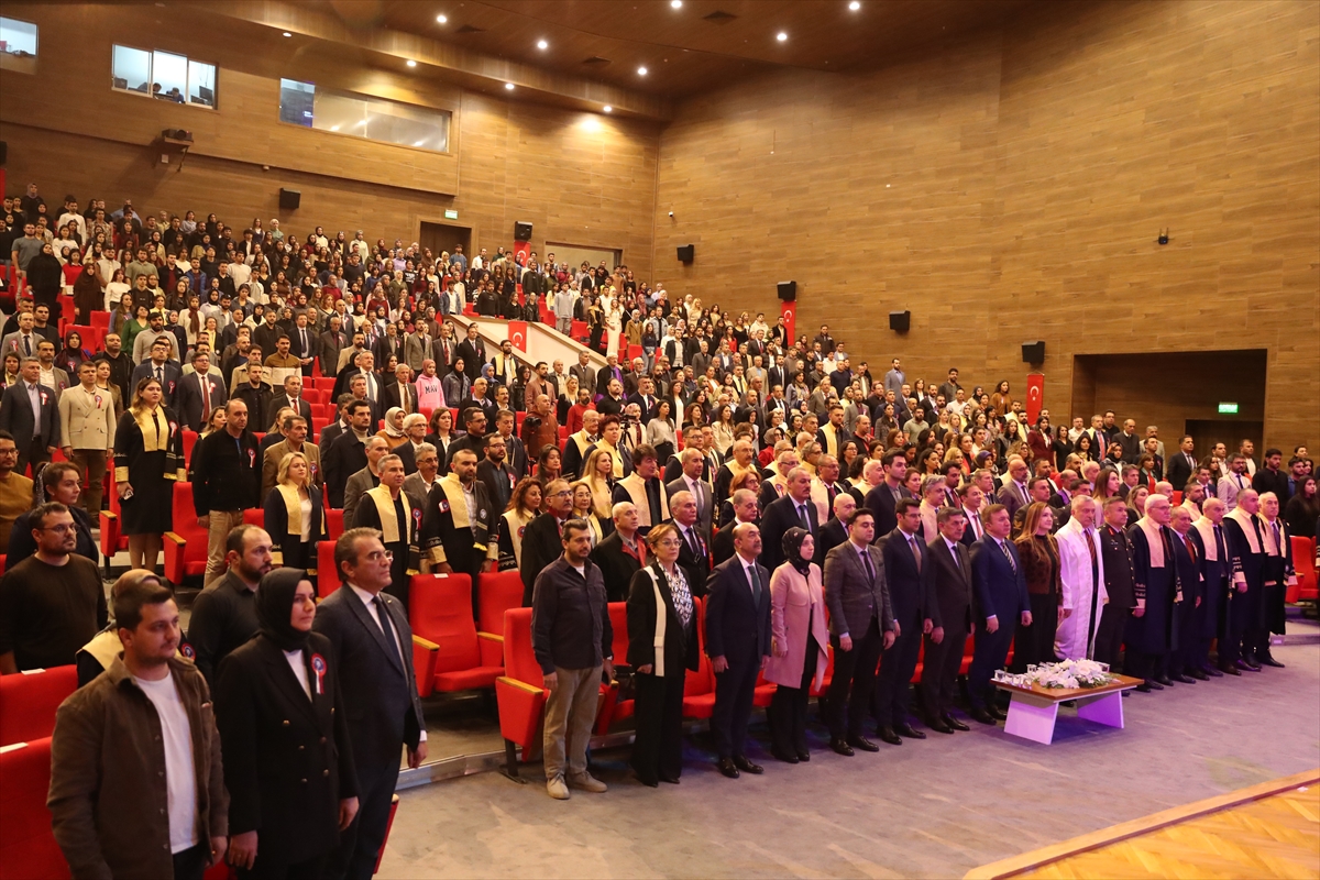 - Erzincan Valisi Aydoğdu:
⁃ "Yeni akademik yıl, sizlerin kaleminde anlam