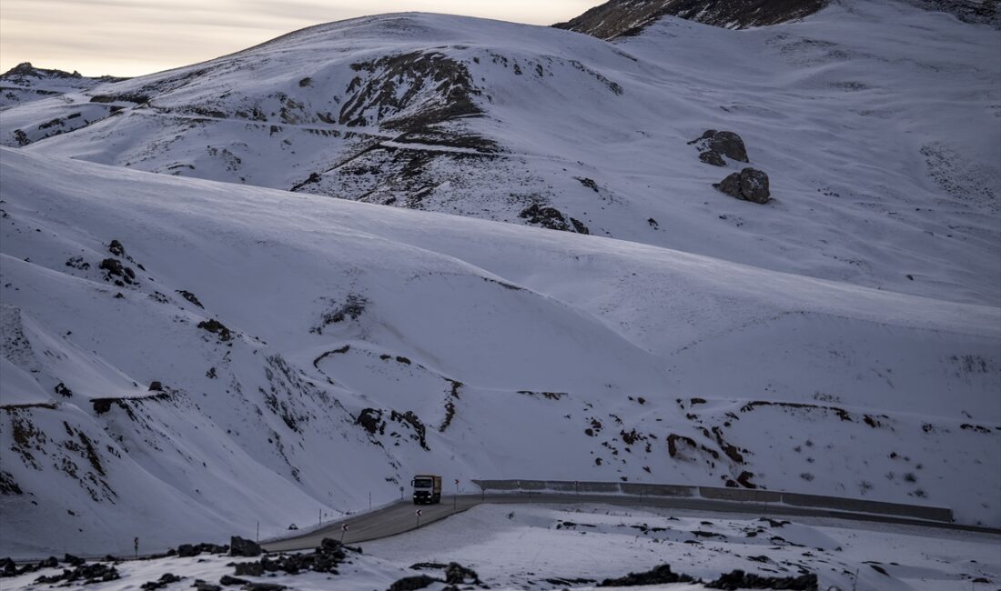 ERZURUM (AA) – Erzurum ile Ardahan'da soğuk hava ve sis