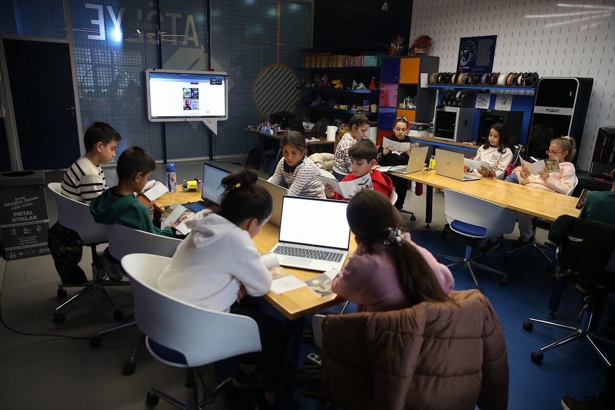 - Bilim Erzurum'da ara tatil için özel hazırlanan etkinlik çalışmalarına