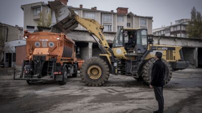- Erzurum Büyükşehir Belediyesi ekipleri, zorlu kış koşullarının yaşandığı kentte