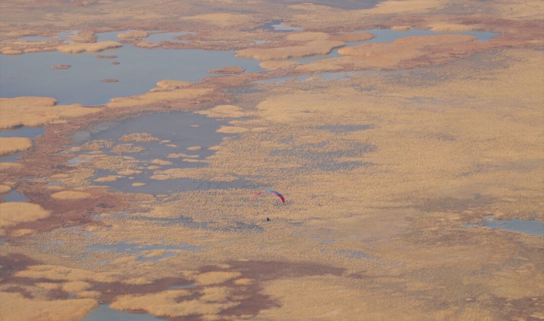 ERZURUM (AA) – Erzurum'da, Çobandede Tabyası'nda yapılan bayrak tepesi, yamaç