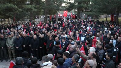 - Erzurum Valisi Mustafa Çiftçi:
- "Mülk-i İslam'ın kilidi Erzurum'un Aziziye