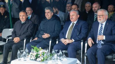 - "Yeni dünyada, 21'inci yüzyılda Türkiye gibi dünyanın merkezi diyebileceğimiz