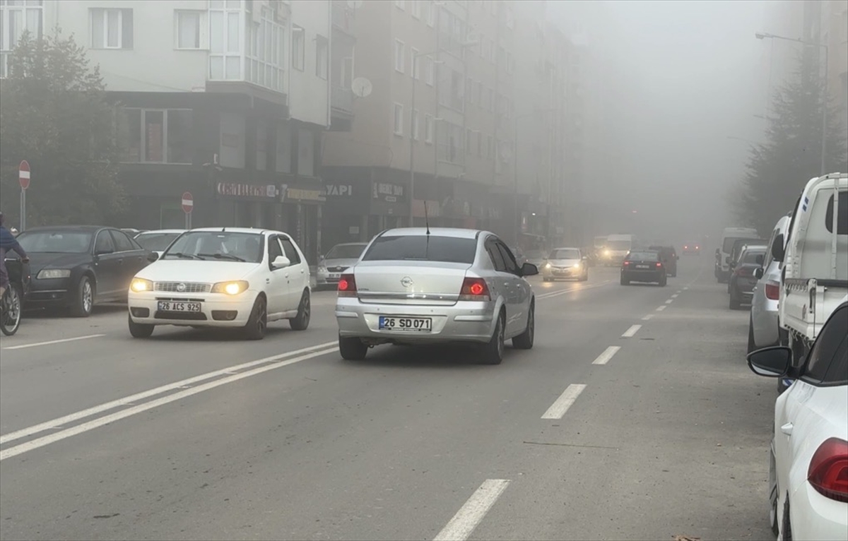 ESKİŞEHİR (AA) – Eskişehir'de kent merkezinin bazı noktalarında yoğun sis