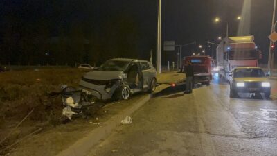 ESKİŞEHİR (AA) – Eskişehir'de kamyonun çarptığı otomobildeki 4 kişi yaralandı.