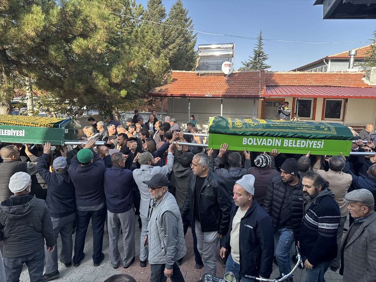 - Ailenin akrabası Recep Yılmaz:
- "İnsan canı bu kadar ucuz