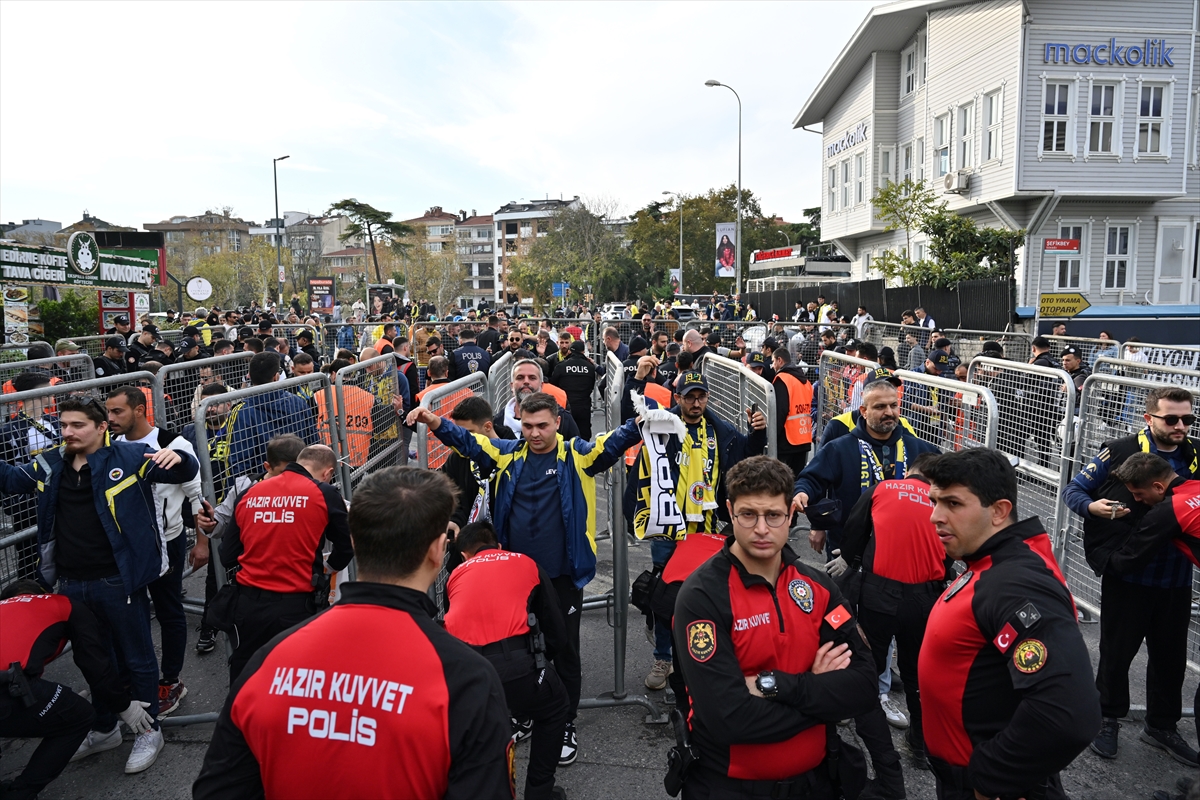 İSTANBUL (AA) – Fenerbahçe taraftarı, Trendyol Süper Lig'in 11. haftasında
