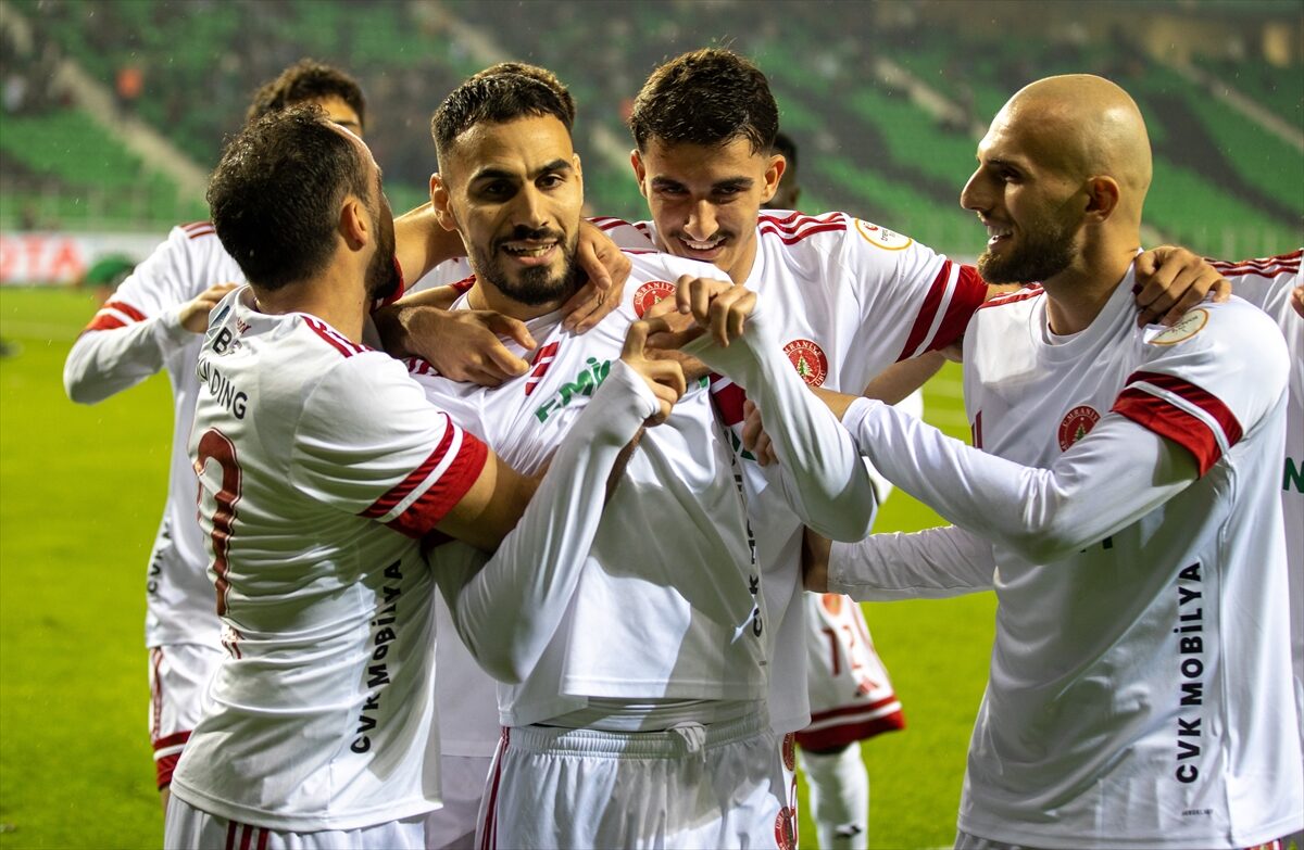 - Sakaryaspor: 1 - Eminevim Ümraniyespor: 1