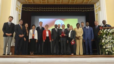 - Dursun Özbek:
- "Bu ödüle layık görüldüğüm için minnettarım. Benim