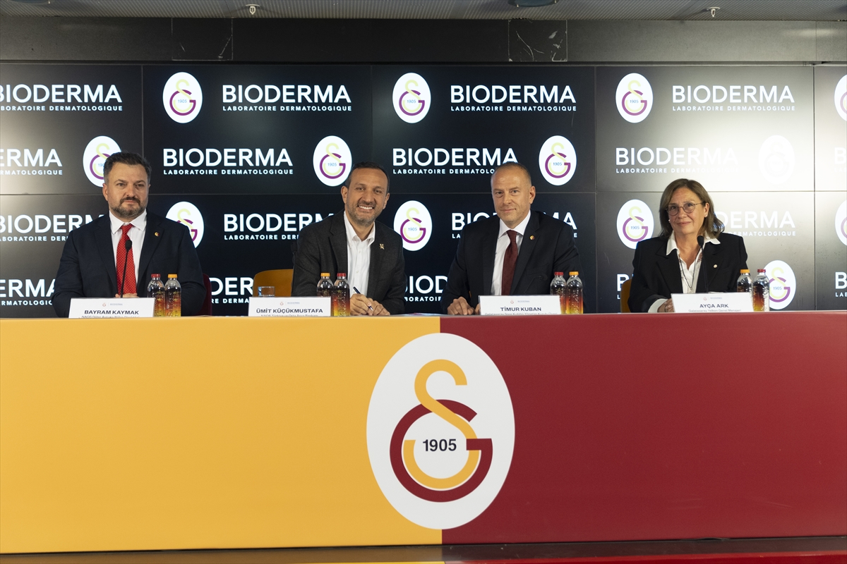 Galatasaray Kulübü Yönetim Kurulu Üyesi Timur Kuban:
- "Ulu Önder Mustafa