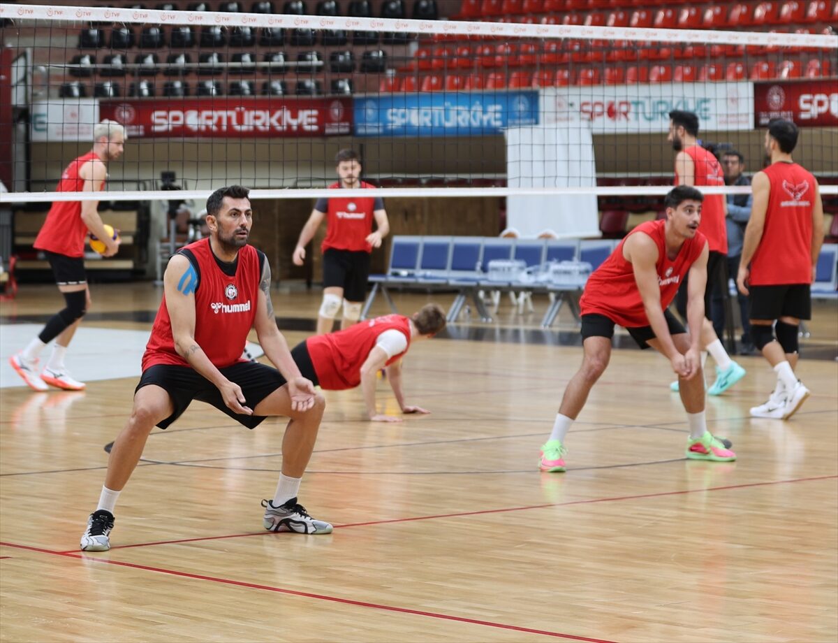 - Gaziantep Gençlikspor Erkek Voleybol Takımı Başantrenörü Ali Bağcı:
- "Orada