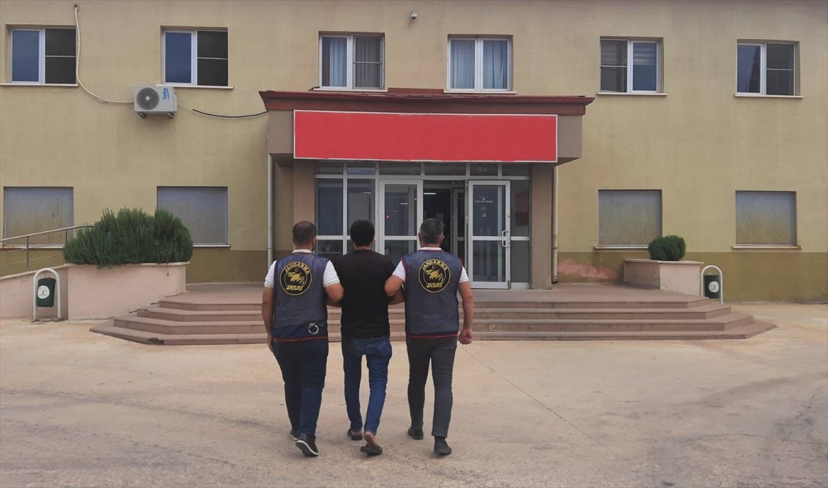 GAZİANTEP (AA) – Gaziantep'te, haklarında kesinleşmiş hapis cezası bulunan 3