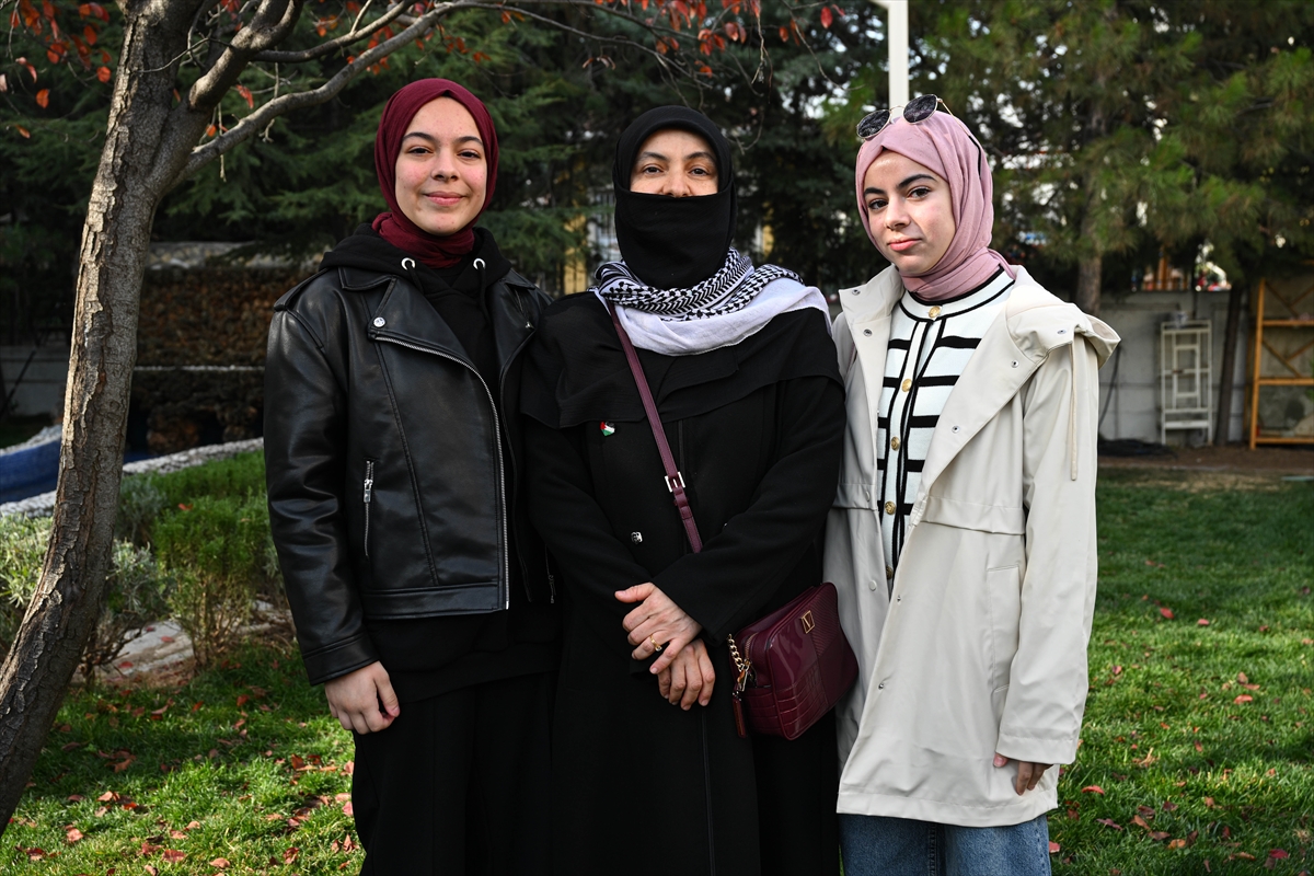 - Yaklaşık iki yıldır Türkiye'de tedavi gören annesinin yanına gelebilmek