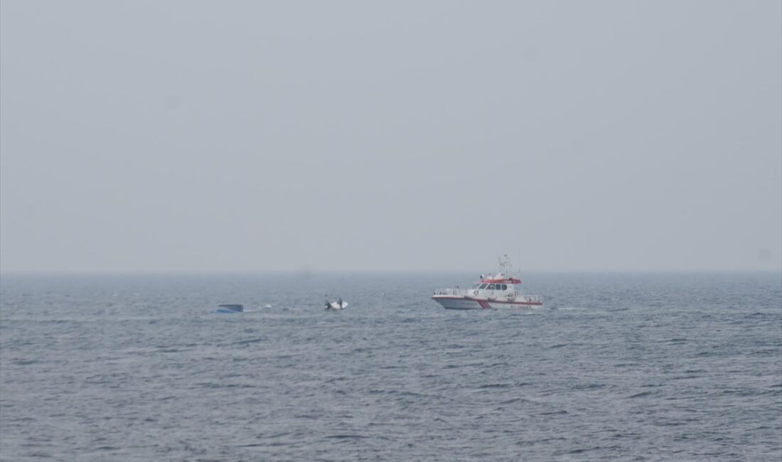 GİRESUN (AA) – Giresun'un Eynesil ilçesi açıklarında balıkçı teknesinin alabora