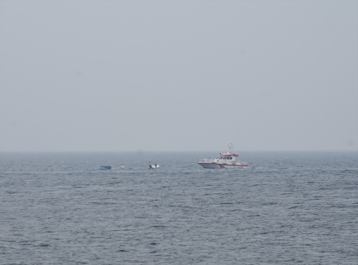 GİRESUN (AA) – Giresun'un Eynesil ilçesi açıklarında balıkçı teknesinin alabora