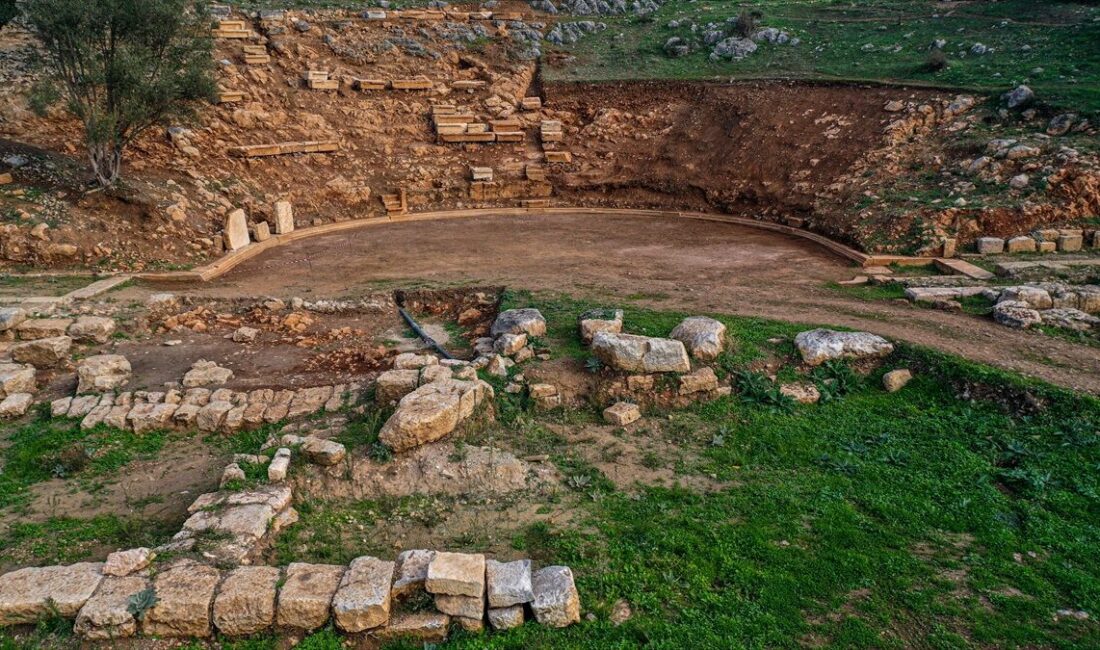 - Bursa'da Uluabat Gölü'ne hakim bir tepede yer alan Helenistik