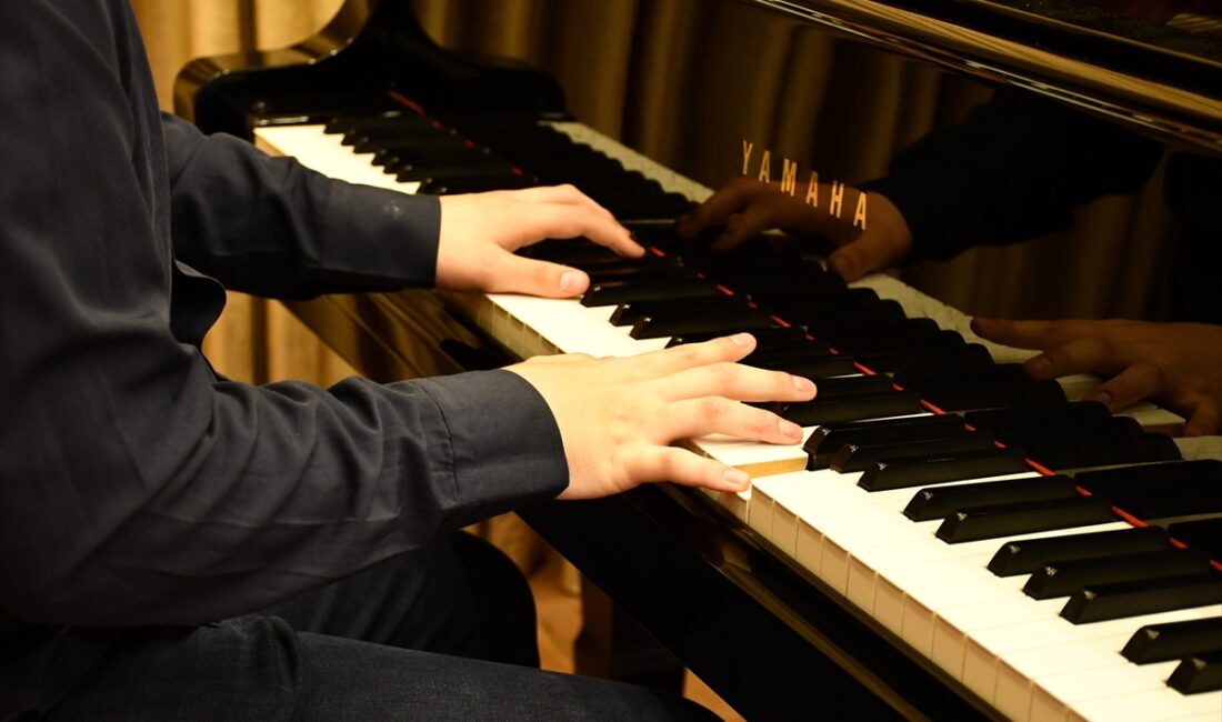 - Doğuştan gelen rahatsızlık nedeniyle gözlerinde yüzde 90 görme kaybı