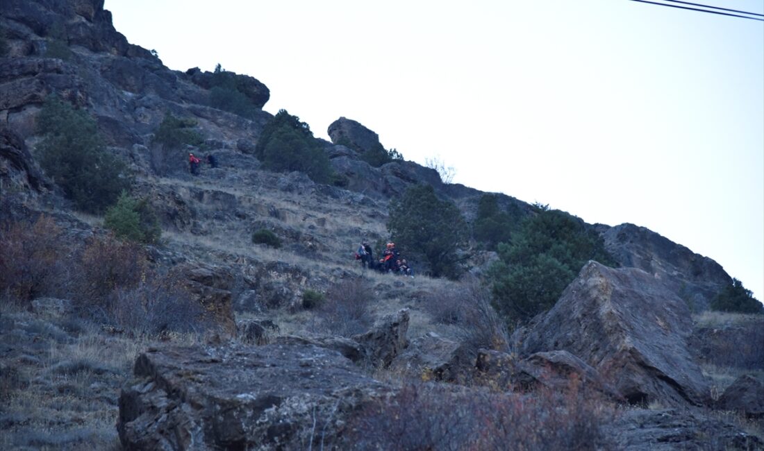 GÜMÜŞHANE (AA) – Gümüşhane'de doğa yürüyüşü sırasında kayalıklardan düşen hemşire
