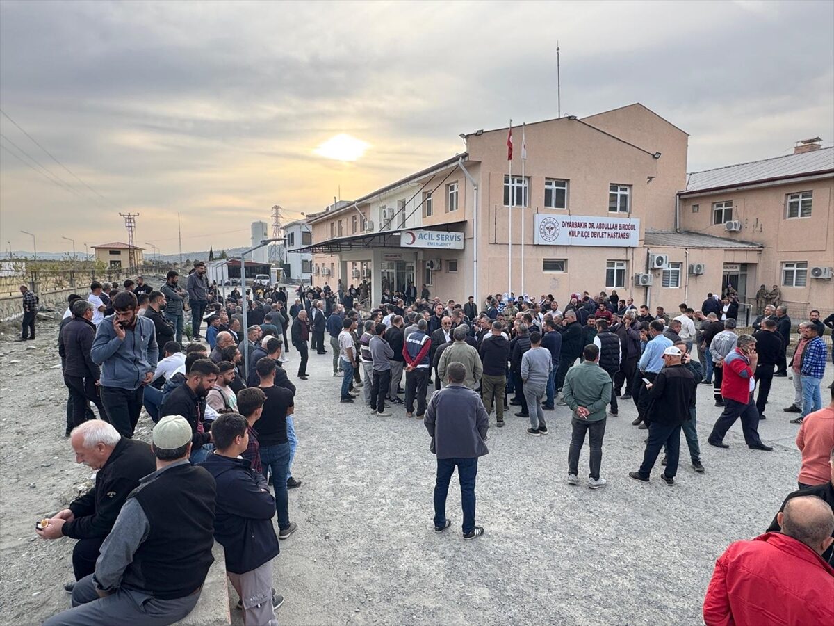 - Kazada yaralanan işçiyi tedavi gördüğü hastanede ziyaret eden Vali