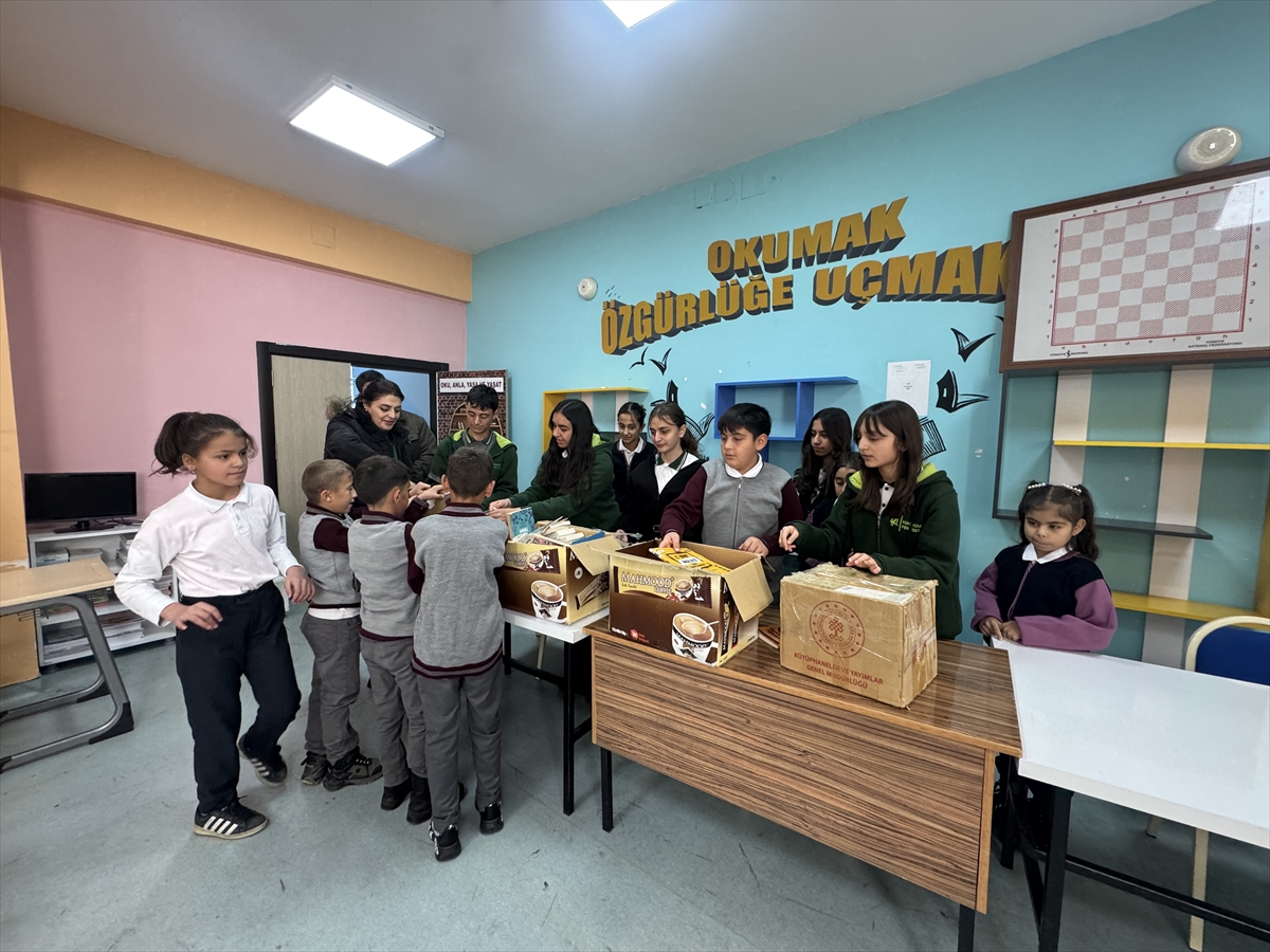 - Yüksekova ilçesinde "Okulun Kalbi Kütüphaneler Projesi" kapsamında bir ayda