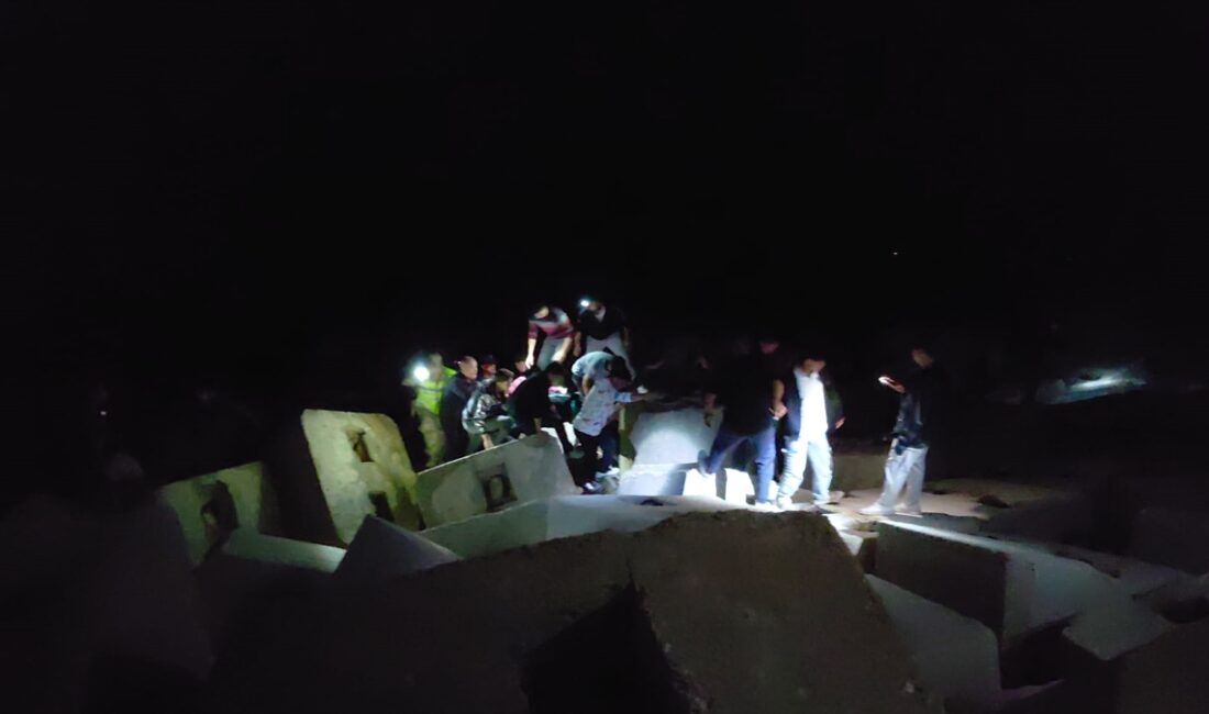 HATAY (AA) – Hatay'ın Samandağ ilçesinde denize düşerek boğulma tehlikesi